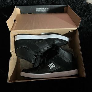 DC Skate shoes Men's size 7.5 Hightop Black and white